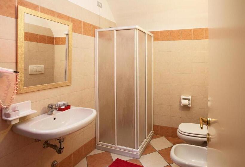 اتاق استاندارد چهار تخته, Antica Fonte