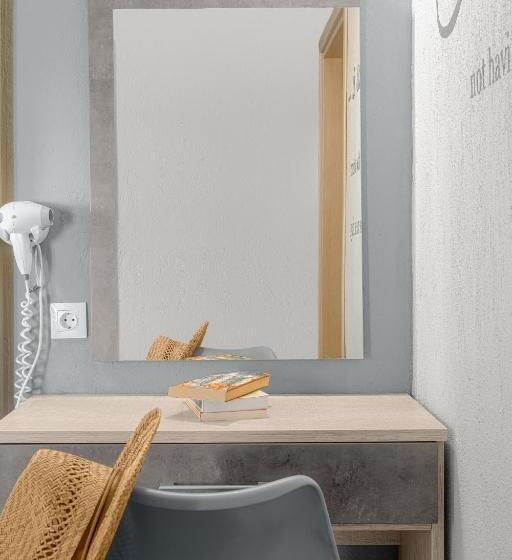 Family Suite, Stratos