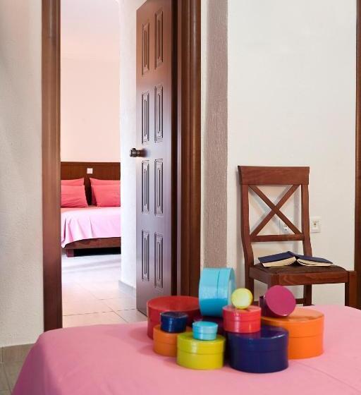 Family Suite, Stratos