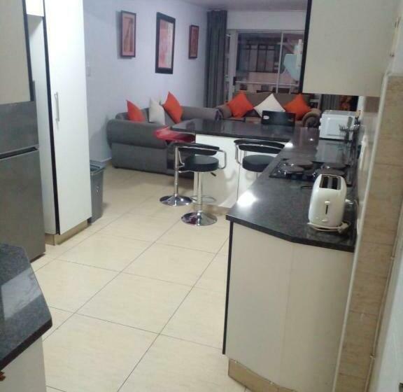 آپارتمان 1 خوابه با بالکن, Sandz Accomodation At 108