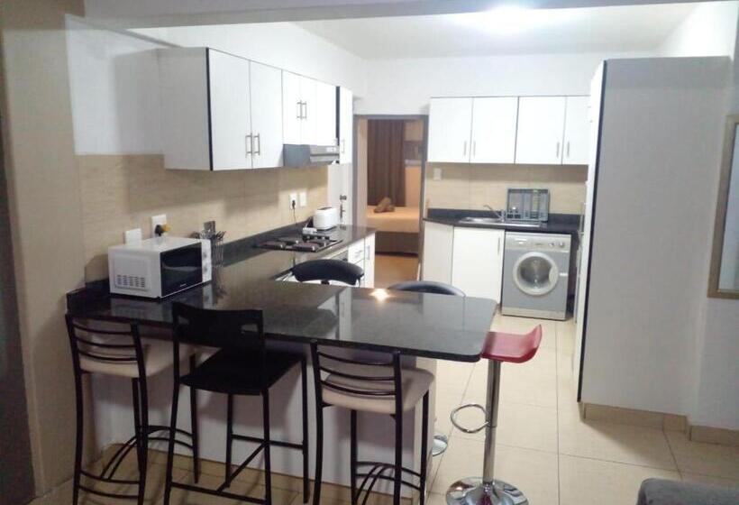 آپارتمان 1 خوابه با بالکن, Sandz Accomodation At 108