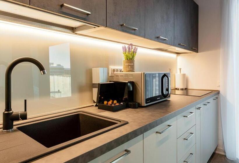 استودیوی سوپریور, Northaparthotel Bucharest