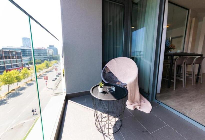 استودیوی سوپریور, Northaparthotel Bucharest