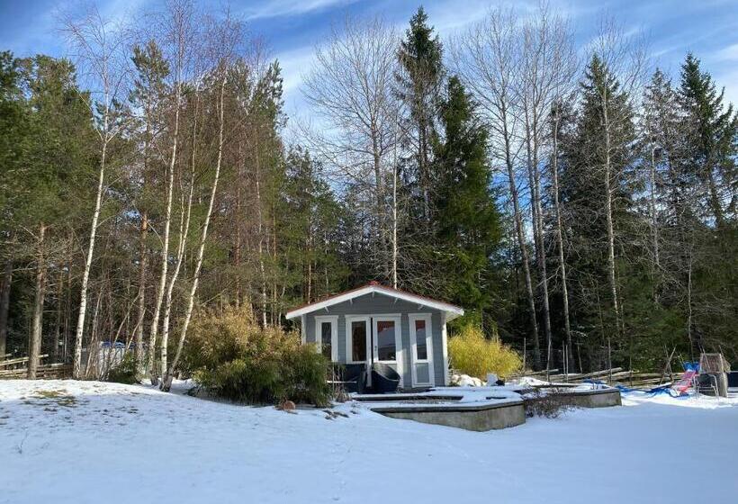 标准平房, Dr åsa Kallfors Järna Bed & Breakfast
