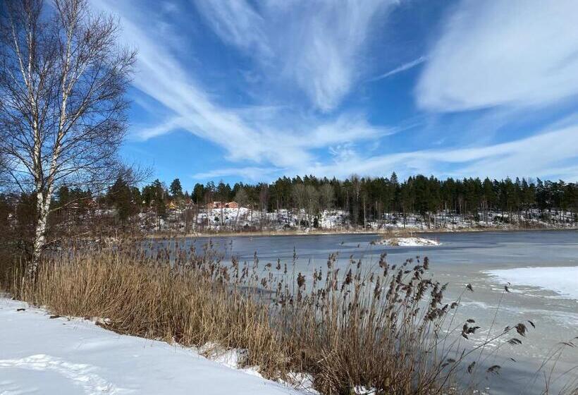 标准平房, Dr åsa Kallfors Järna Bed & Breakfast