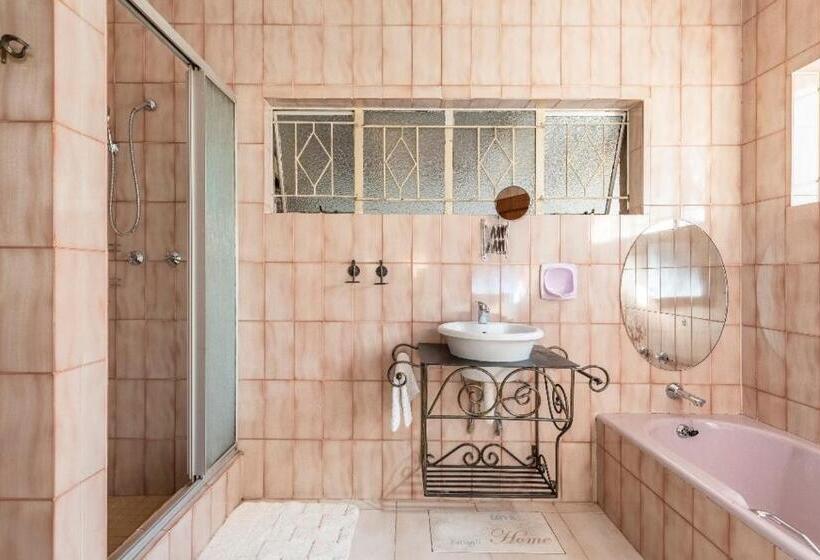 اتاق لوکس با تخت بزرگ, Whitehouse Lodge Benoni