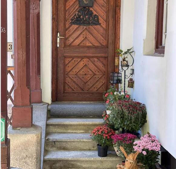 إستوديو قياسى ذو إطلالة, Royal Residence 1901