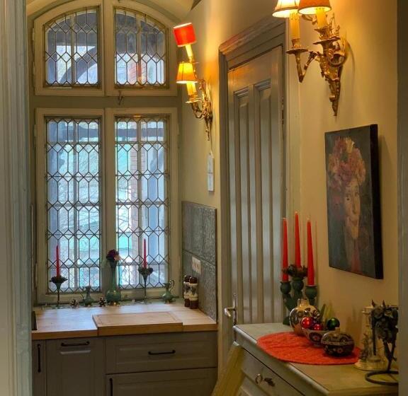 إستوديو قياسى سرير كينج, Royal Residence 1901