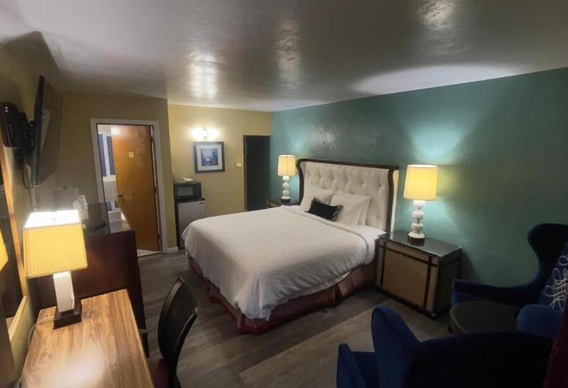 家庭山景房, American Inn