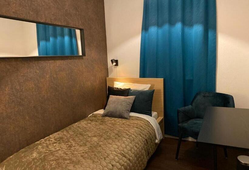 اتاق لوکس یک تخته, B&b By The C