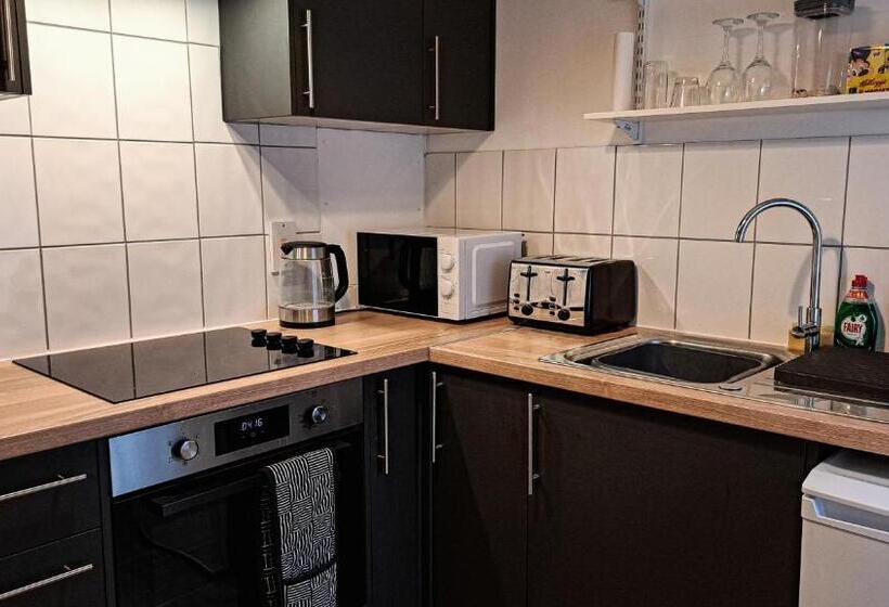 Дом 1 Спальня, The Old Vicarage