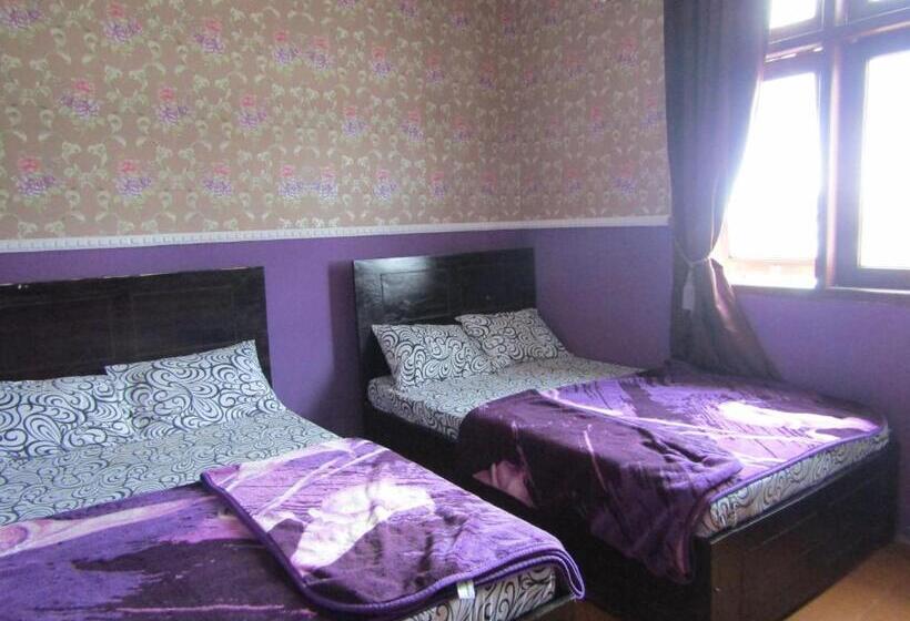 Вилла 3 Спальни, Penginapan Melati Sarangan