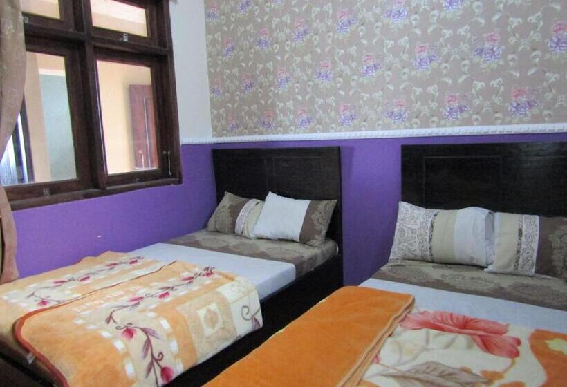 Вилла 3 Спальни, Penginapan Melati Sarangan