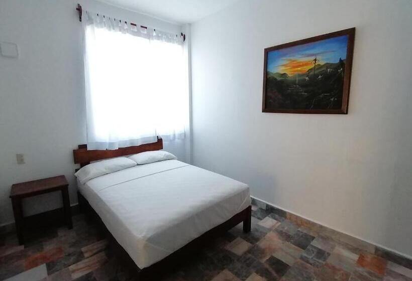 Quarto Quádruplo Economy, Don Luis Hostal   Sucursal Hidalgo   Tecolutla