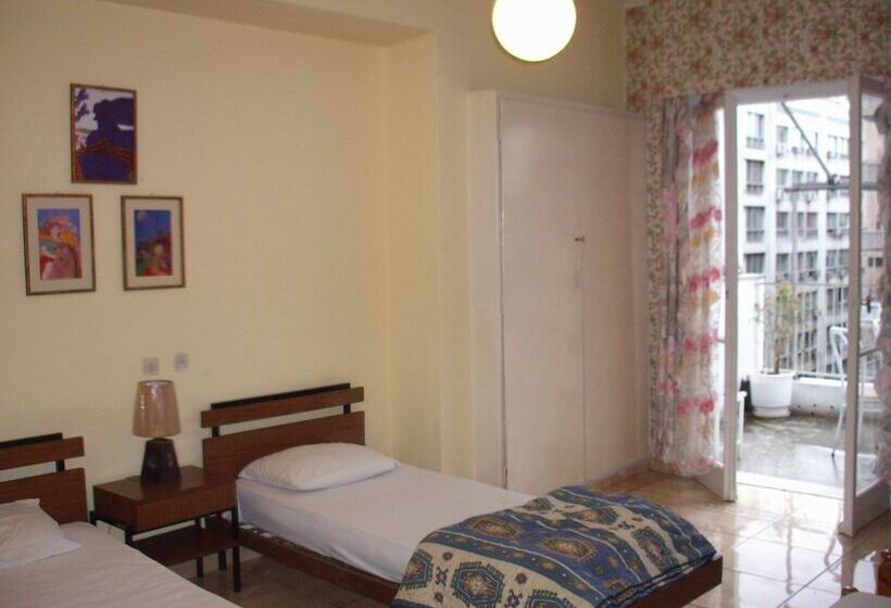 Quarto Estandar, Athens House