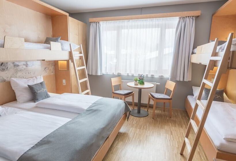 Номер Стандарт Трехместный, Jufa Hotel Montafon