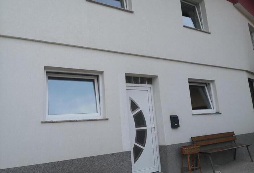 آپارتمان 1 خوابه همکف, Apartma Alja