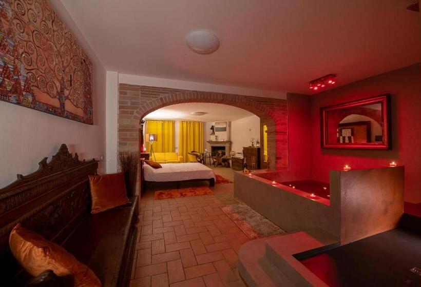 Люкс Повышенной Комфортности, Dolce Farnetta En Suite Spa & Yoga