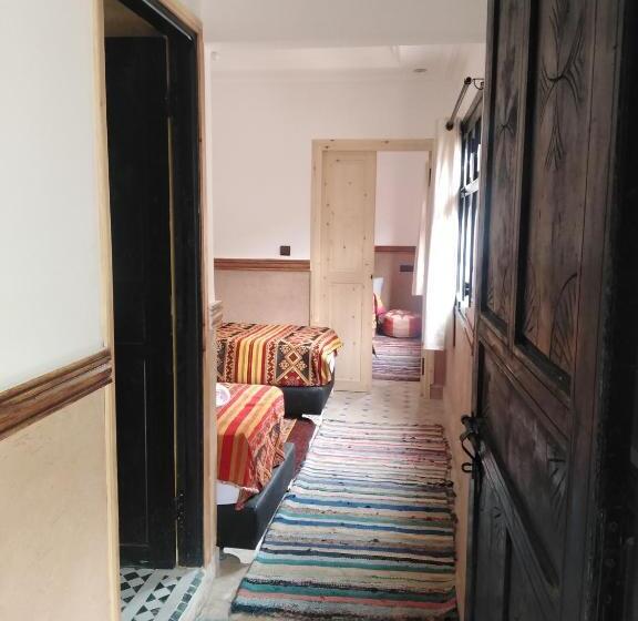 Четырехместный номер эконом класса с общей ванной комнатой, Riad Bab Imlil