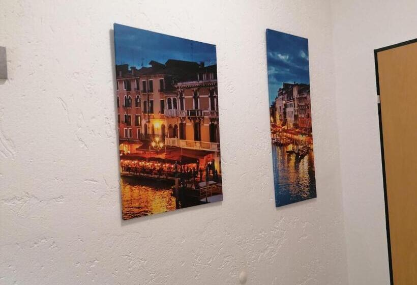 اتاق استاندارد چهارنفره با سرویس بهداشتی مشترک, Mk Hostel Bremen