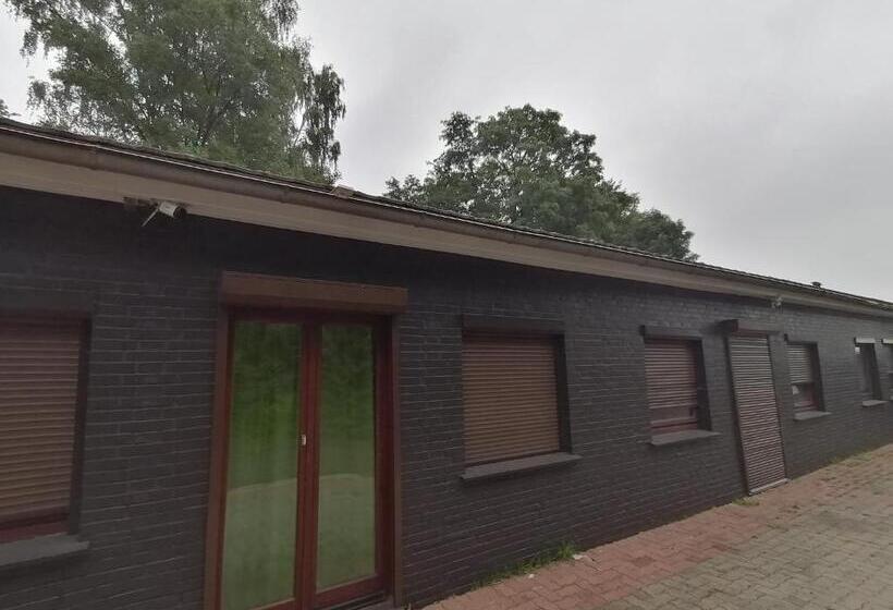 اتاق استاندارد سه تخته با سرویس بهداشتی مشترک, Mk Hostel Bremen