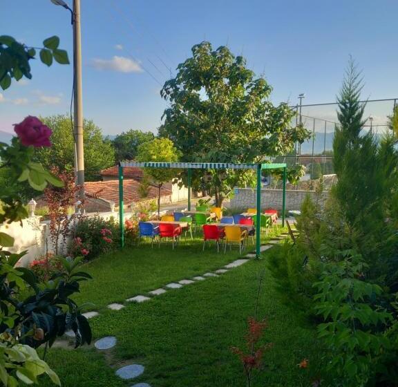 Quarto Estandar, Paradise House