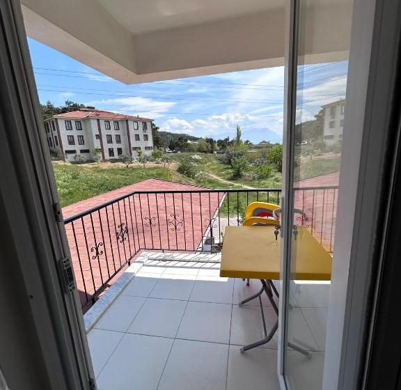 Quarto Triplo Estandar, Paradise House