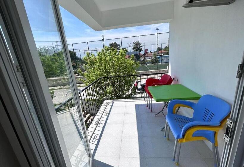 Quarto Quádruplo Estandar, Paradise House