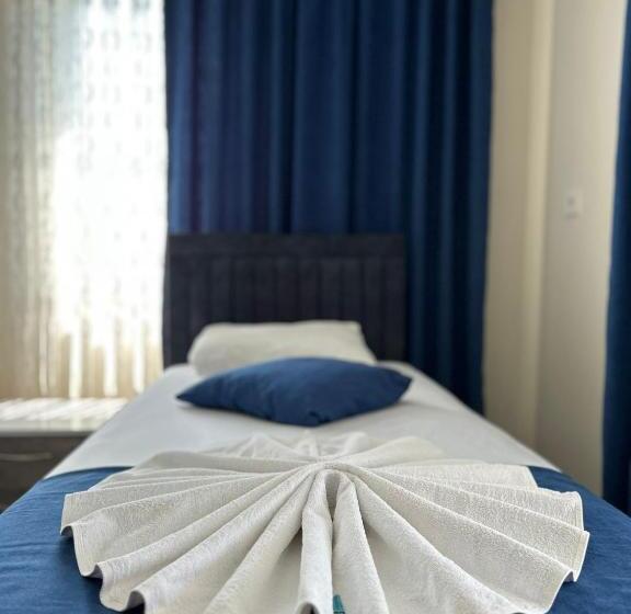 Quarto Triplo Estandar, Paradise House