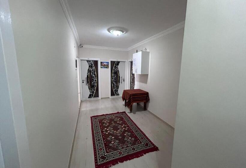 Quarto Familiar, Paradise House