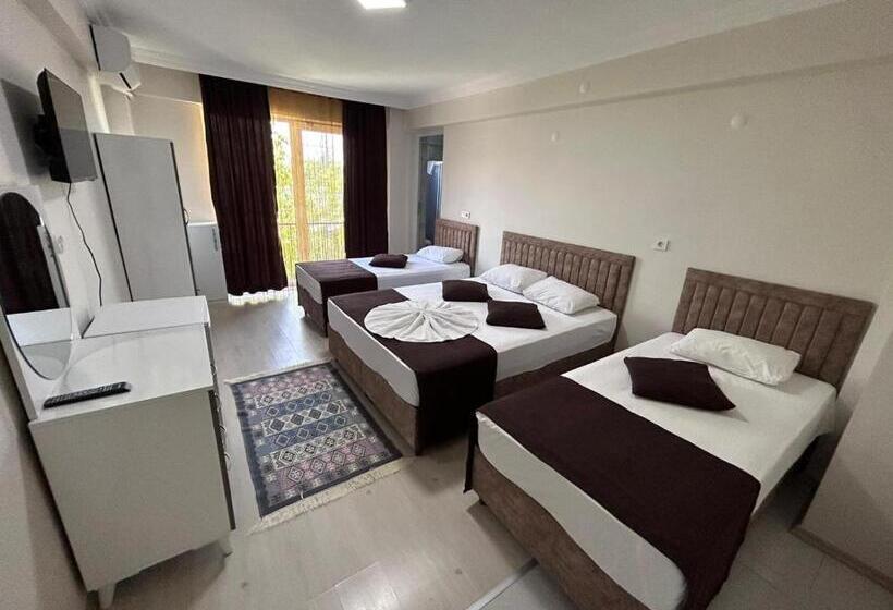 Quarto Quádruplo Estandar, Paradise House