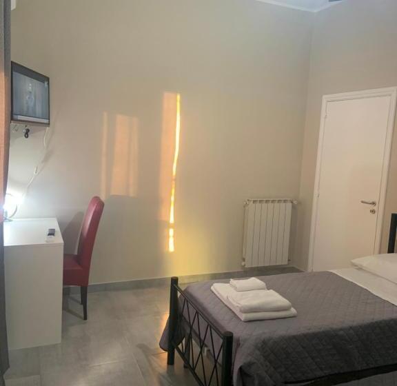Standard room with outdoor bath, B&b Alle Porte Di Caserta