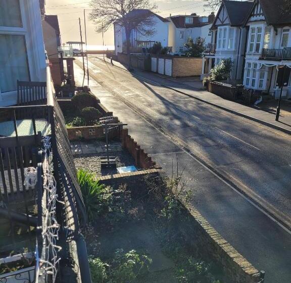 اتاق لوکس, Edelweiss Guest House