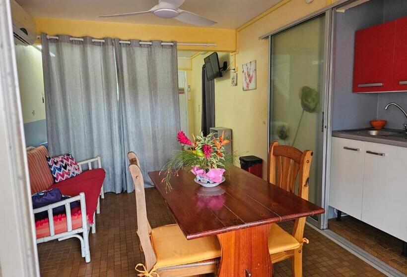 استودیو استاندارد با چشم‌انداز استخر, La Maison Aux Orchidées