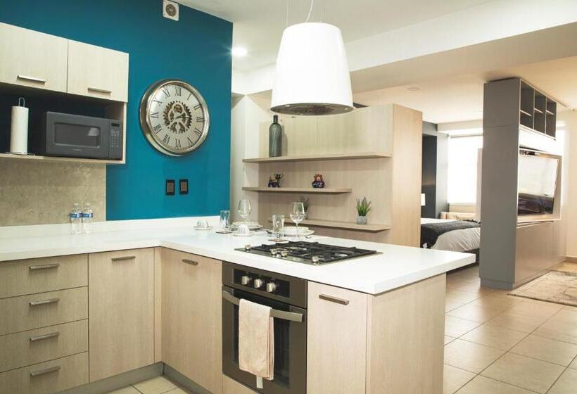 آپارتمان 1 خوابه, Downtown Boutique Apartment With View To The Park 805