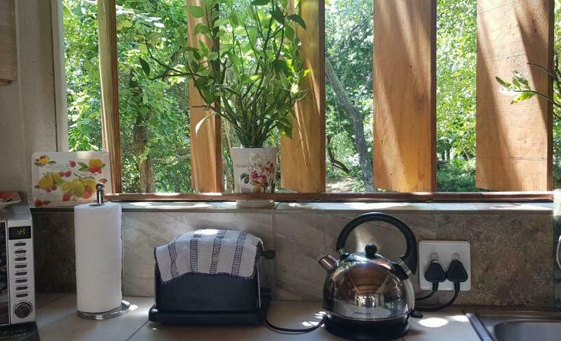 کلبه ییلاقی, A Farm Stay   Casablanca S Private Cottage,no Loadshedding!