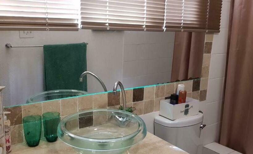 کلبه ییلاقی, A Farm Stay   Casablanca S Private Cottage,no Loadshedding!