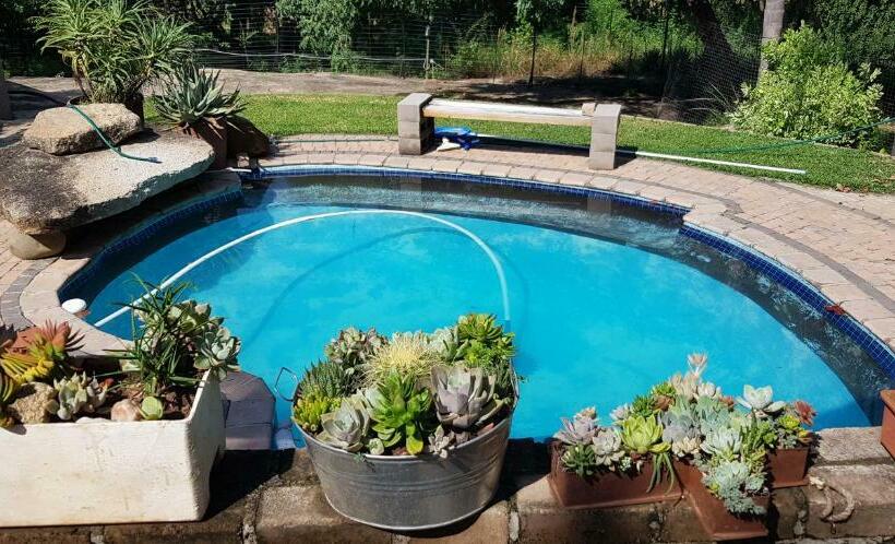 کلبه ییلاقی, A Farm Stay   Casablanca S Private Cottage,no Loadshedding!