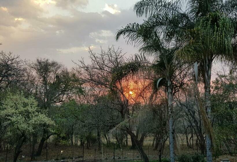 کلبه ییلاقی, A Farm Stay   Casablanca S Private Cottage,no Loadshedding!