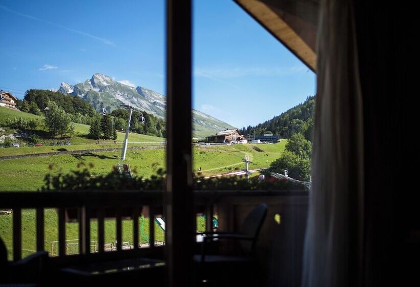 سوییت جونیور, Au Coeur Du Village