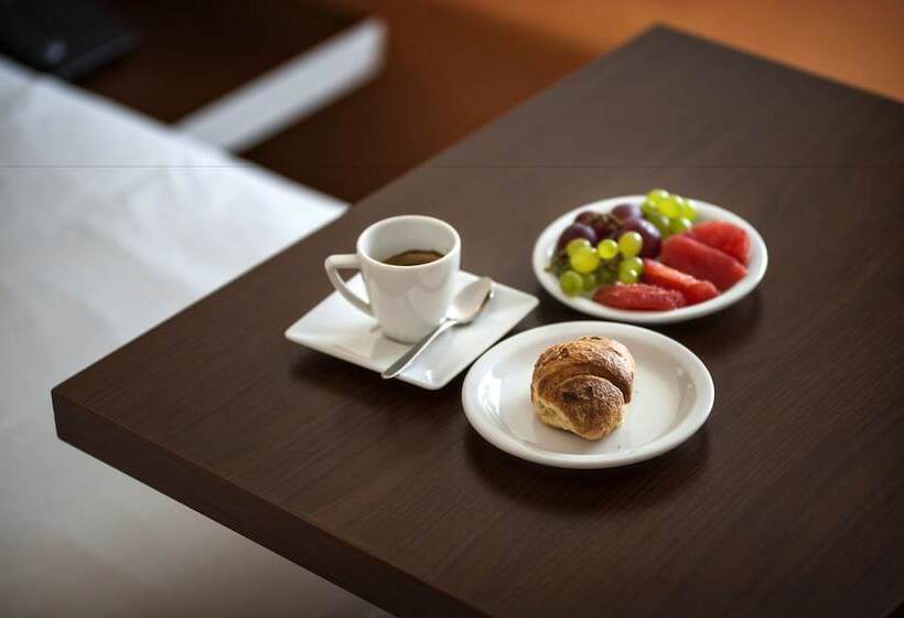 اتاق خانوادگی, Desilva Inn Katowice Airport