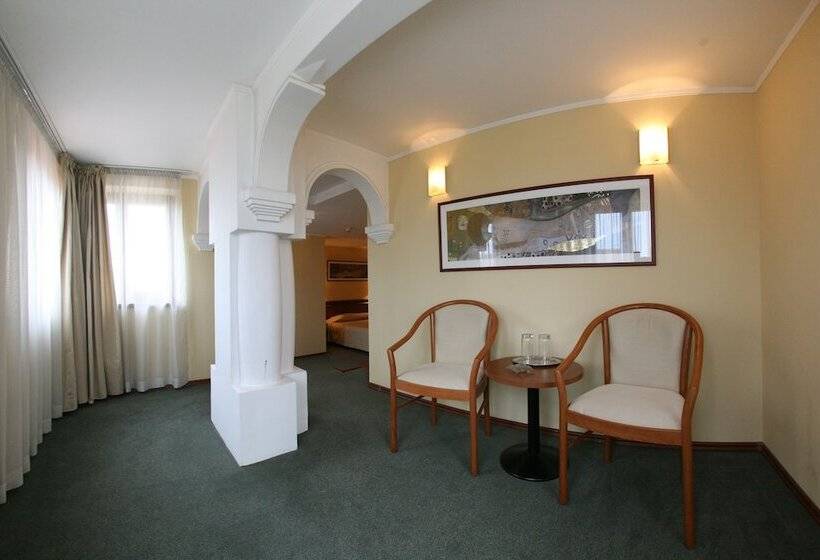 اتاق استاندارد با بالکن, Savoy
