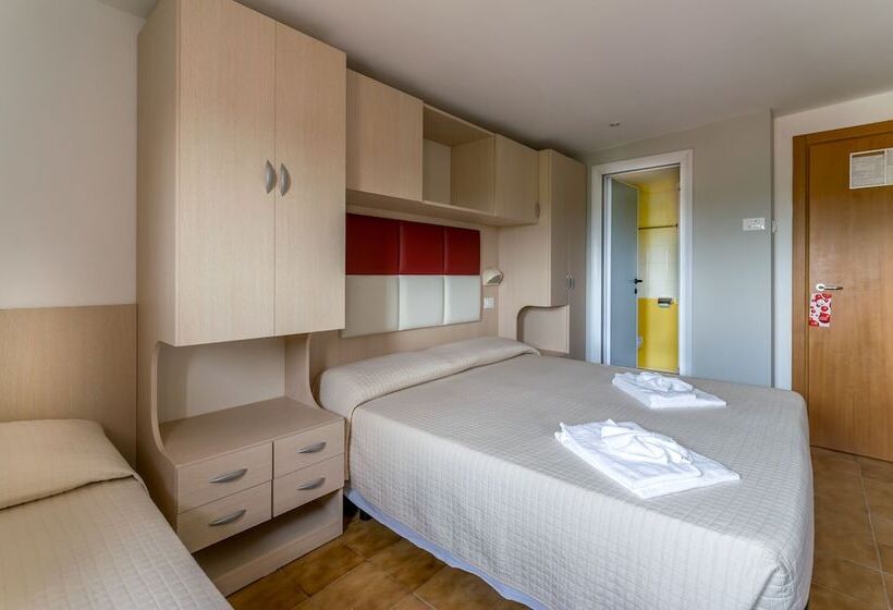 Standard Trippelrum, Stresa
