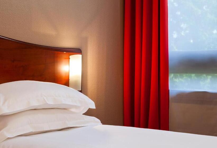 컴포트 트리플 룸, Brit Hotel Arras