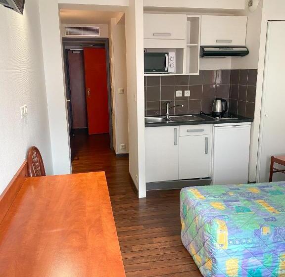 Escritório Estándar, Residence Du Soleil