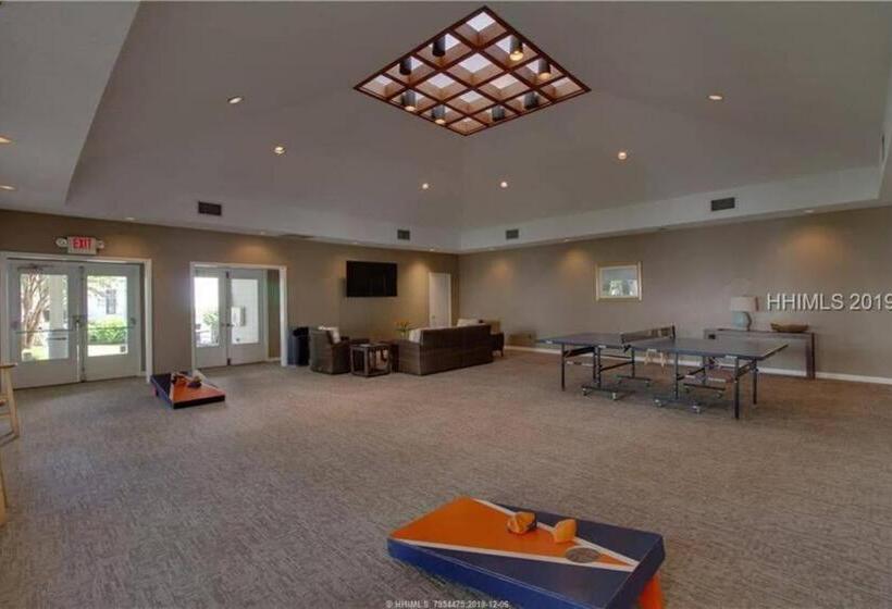 Апартаменты 2 Спальни, 5 Stars Peaceful Condo   7 Min Walk To The Beach