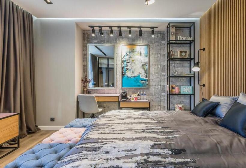 اتاق اکونومی, Casa Verdi