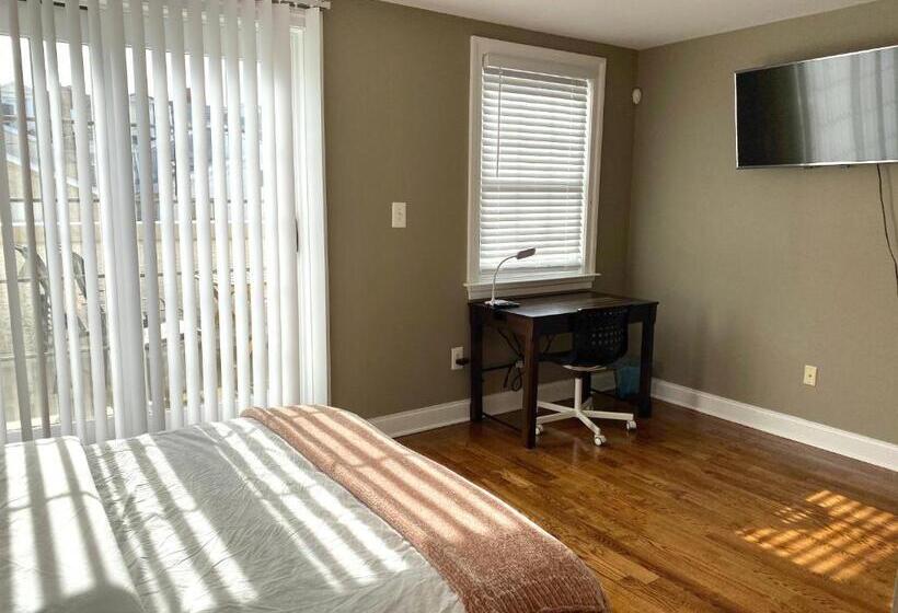 חדר סטנדרט עם מרפסת, Alina & Fanny   Philadelphia 1210 Mt Vernon St
