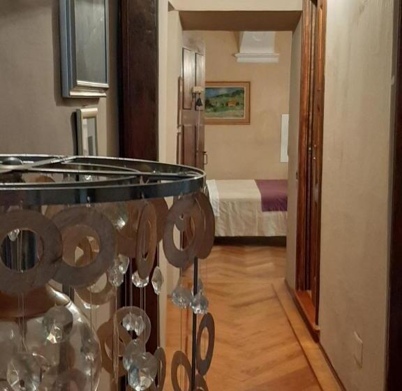 Полулюкс, Antico Hospitale
