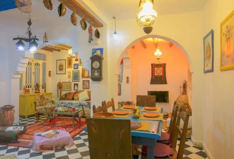 اتاق سوپریور با چشم‌انداز شهر, Afra House